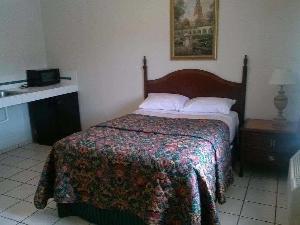 Economy Inn Paso Robles Extérieur photo
